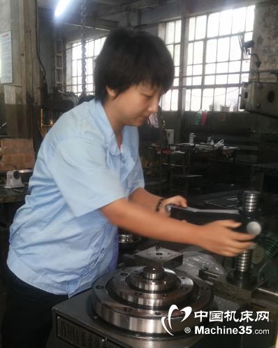 天津市第一机床总厂杨宁被誉为最美青工