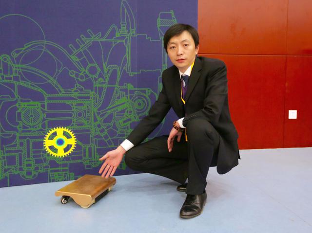 “Rople”便携平板代步机器人开发者