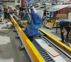 重載搬運碼垛機器人地軌外部行走第七軸焊接智能大型滑臺模組