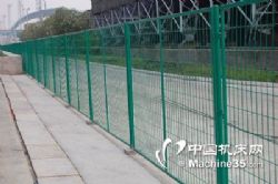 江阴护栏网、无锡隔离网、江阴仿竹护栏、江阴草坪护栏、无锡球场围网